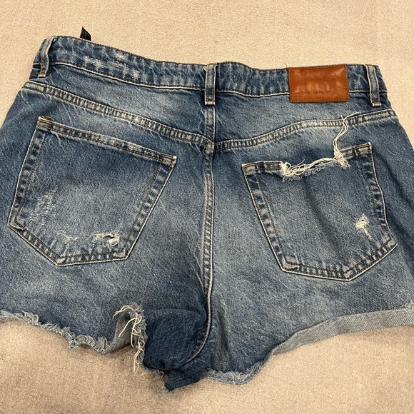 [US12] Zara The High Rise Denim Shorts Distressed - Picture 5 of 5